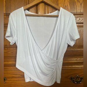 White tee low V cut front New